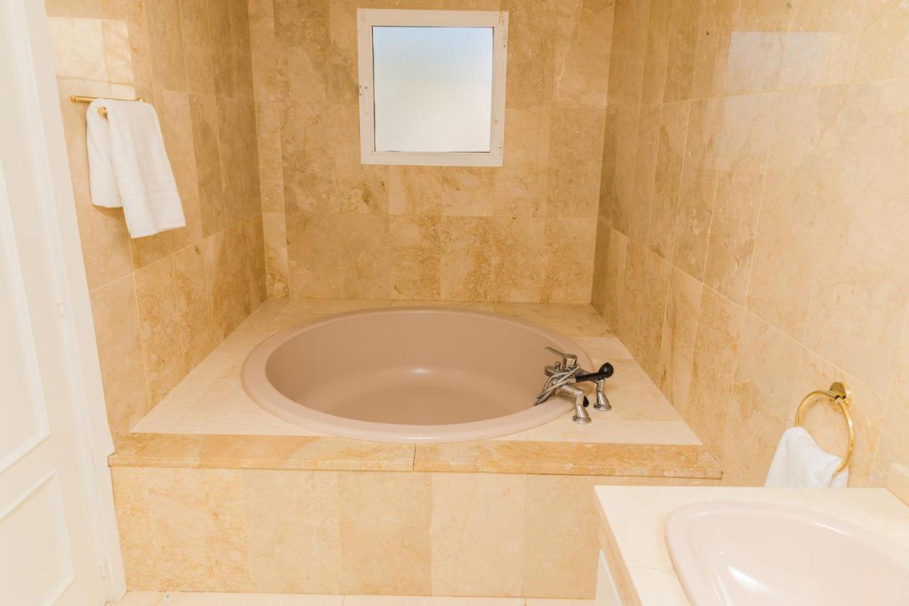 Oasis Club II Triplex Apartment By Rock Rentals Xabia Bagian luar foto